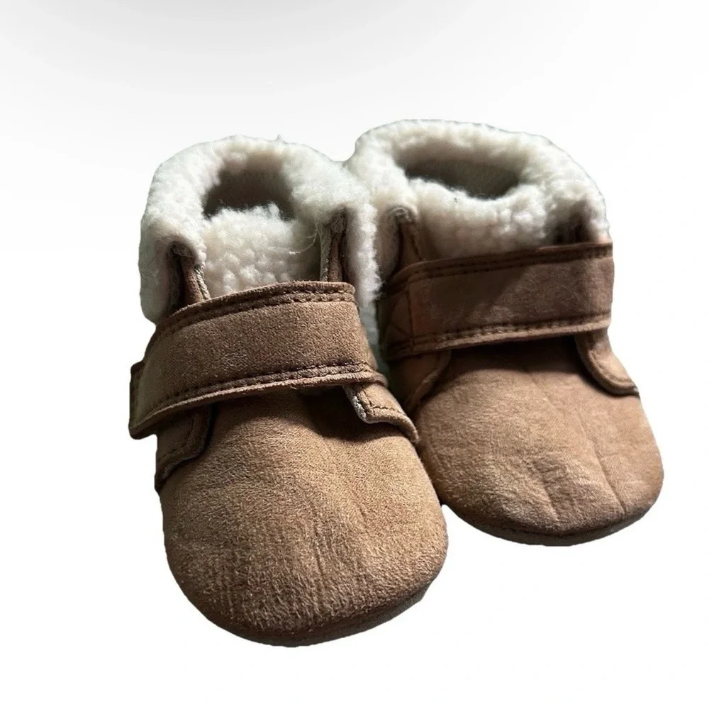 Baby Girl Stride Rite Suede Slip On Booties Size 6-12 Months